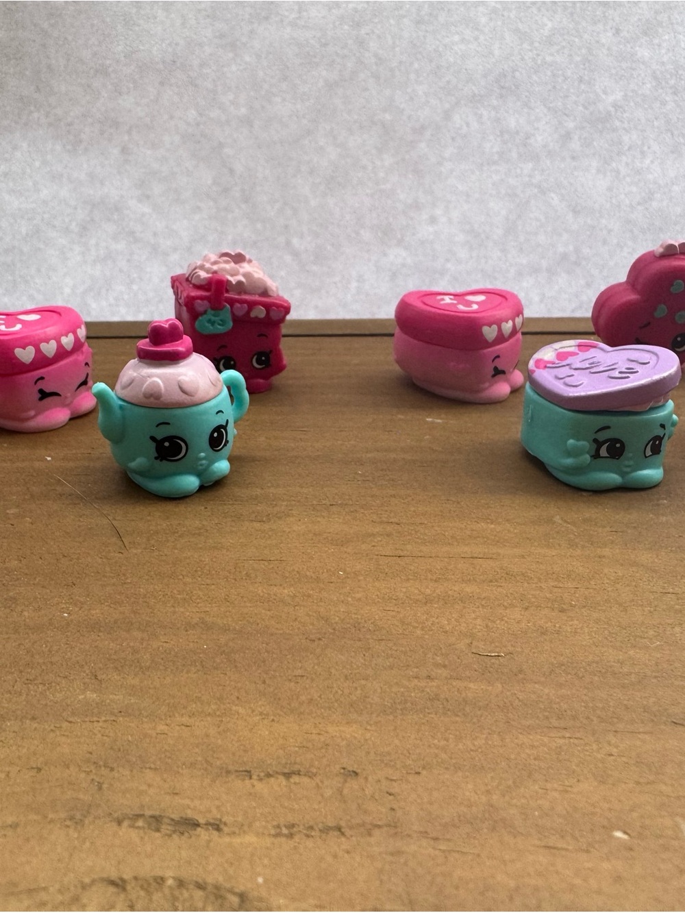 Shopkins Surprise Mini valentine Figures Set - Pink & Teal 8 pieces
